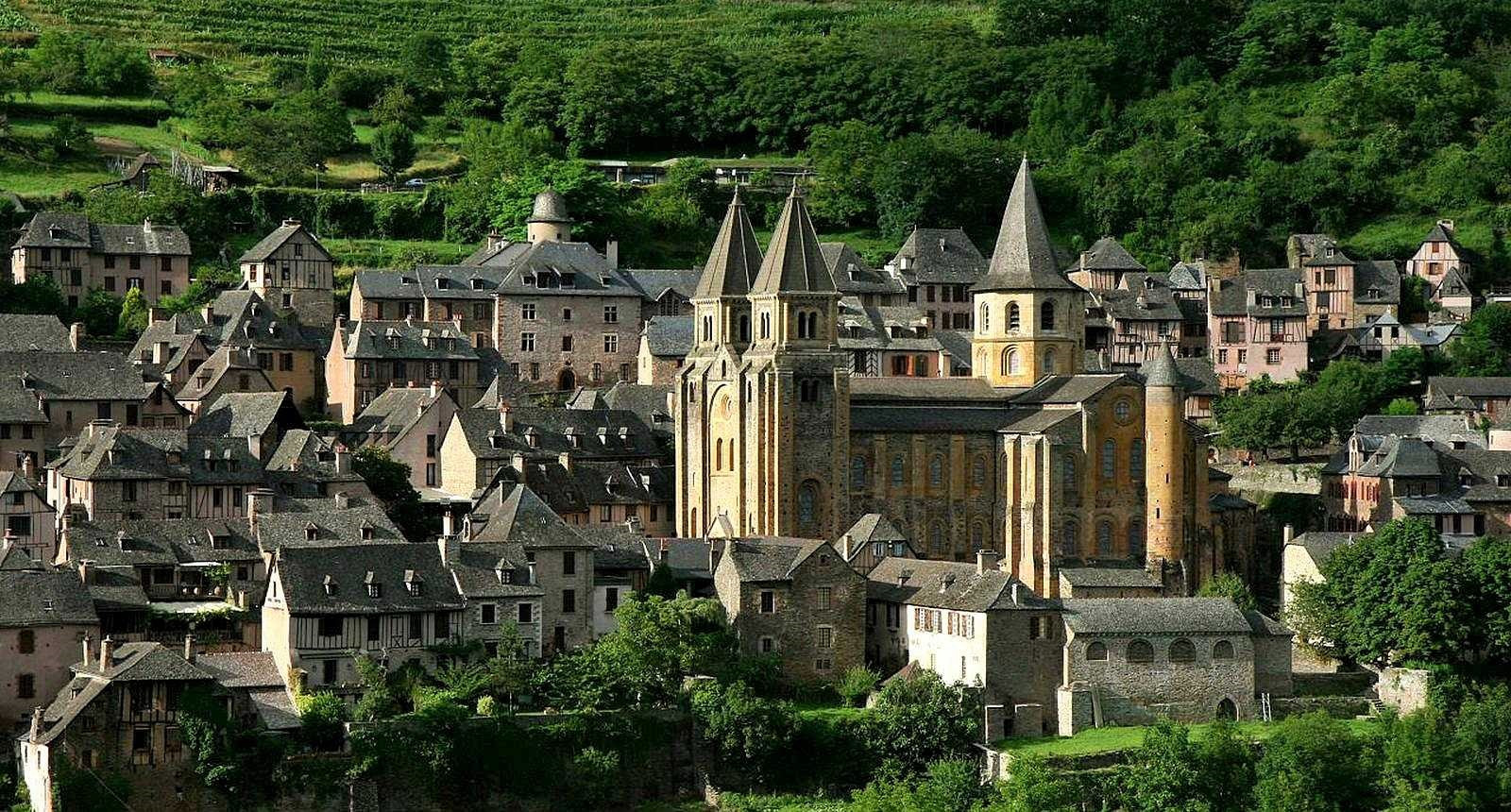 Conques, la perla de Aveyron en Francia