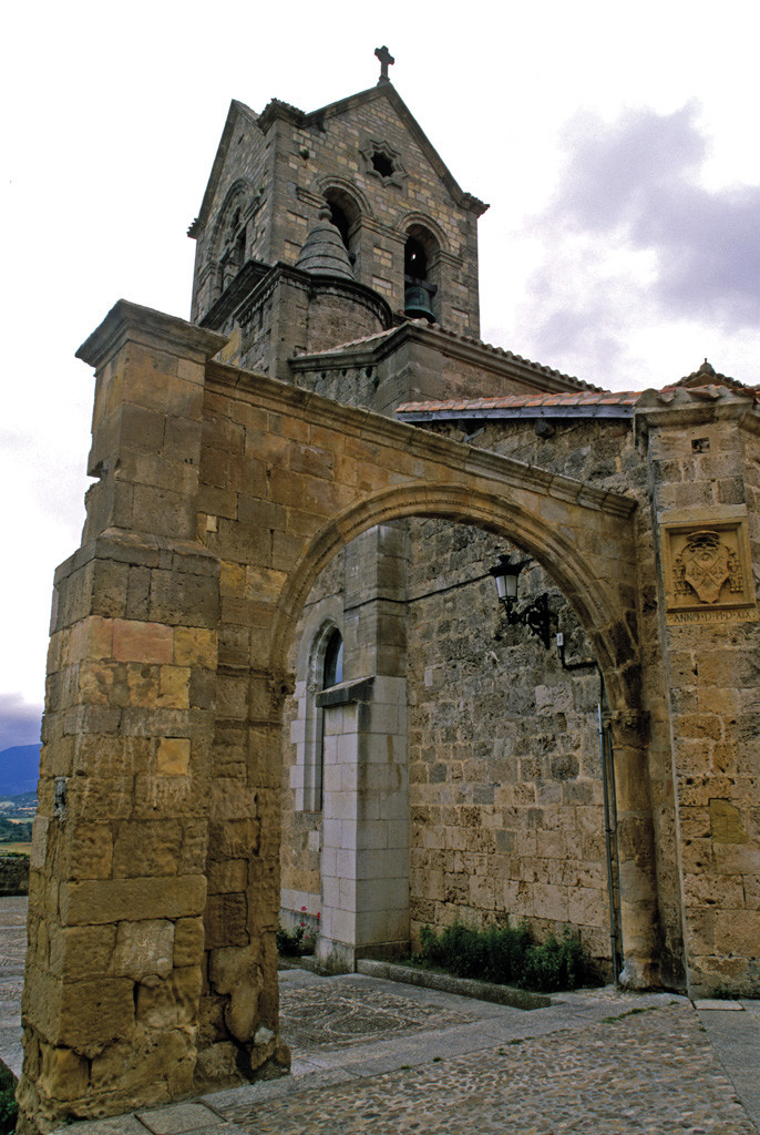 Frias02. Iglesia de San Vicente Martir