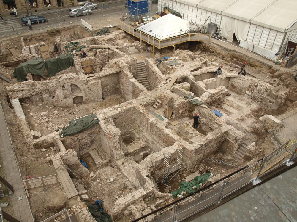Excavaciones de asentamiento romano en la Plaza del Ayuntamiento