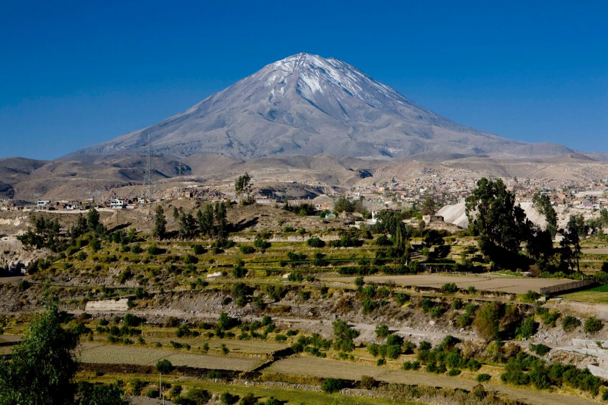 Volcán Misti y campiña de Arequipa.