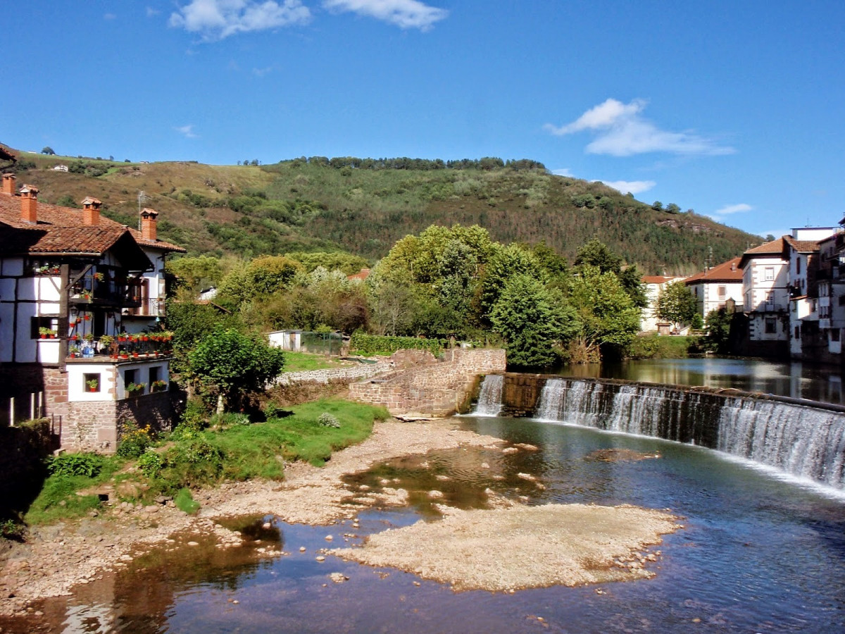 Navarra El ru00edo Baztu00e1n a su paso por Elizondo