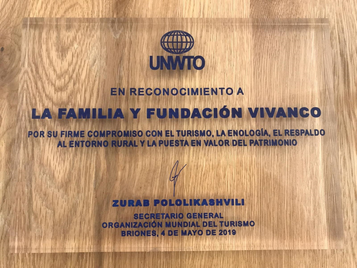 Placa OMT Reconocimiento Familia Vivanco y Fundaciu00f3n
