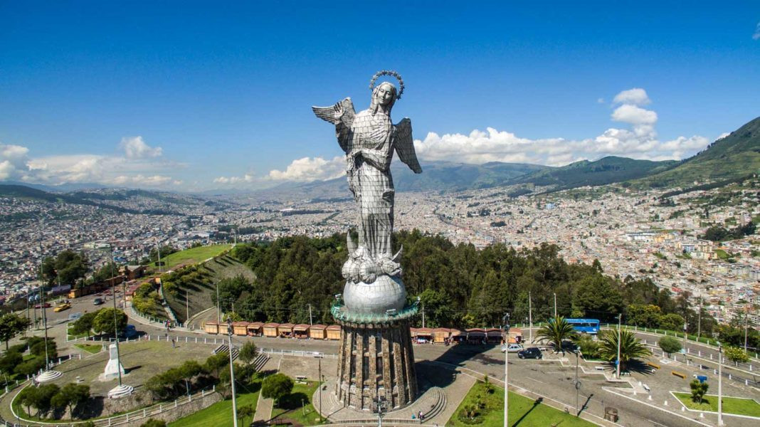 Quito La Virgen de El Panecillo o Virgen de Quito