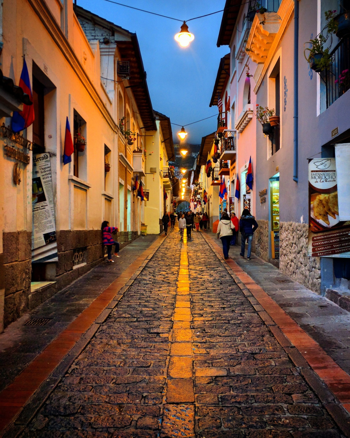 Quito La Ronda es una calle histu00f3rica en Quito