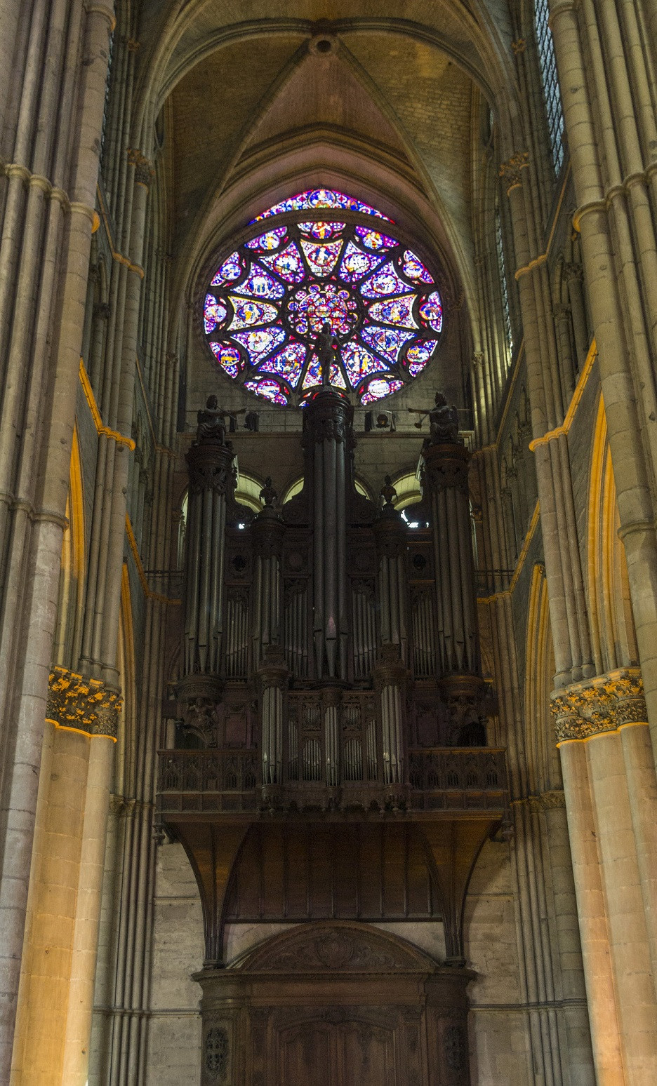 Reims interio catedral organo