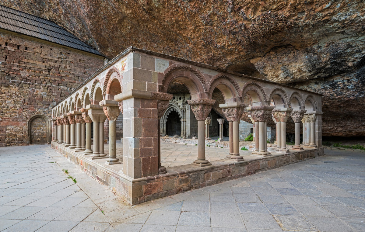 Huesca San Juan de la Peu00f1a Claustro del monasterio 2016 1549