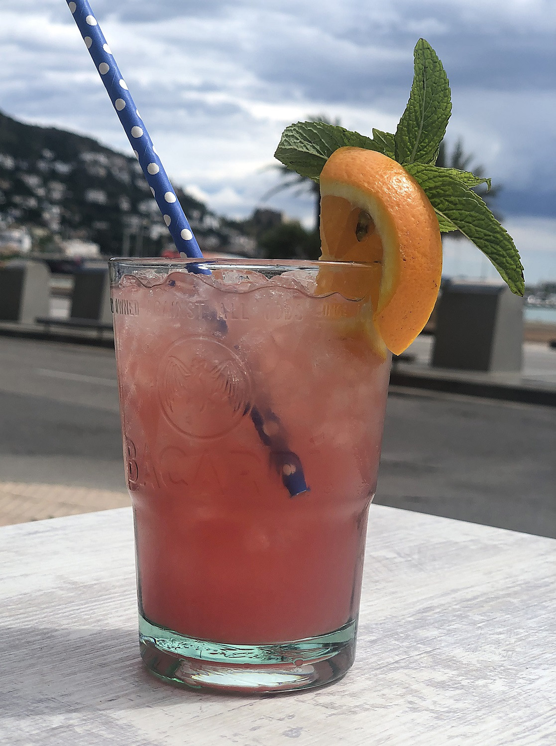 El Poke Corner Bar (coctail 'La Rosa de Roses') 1497