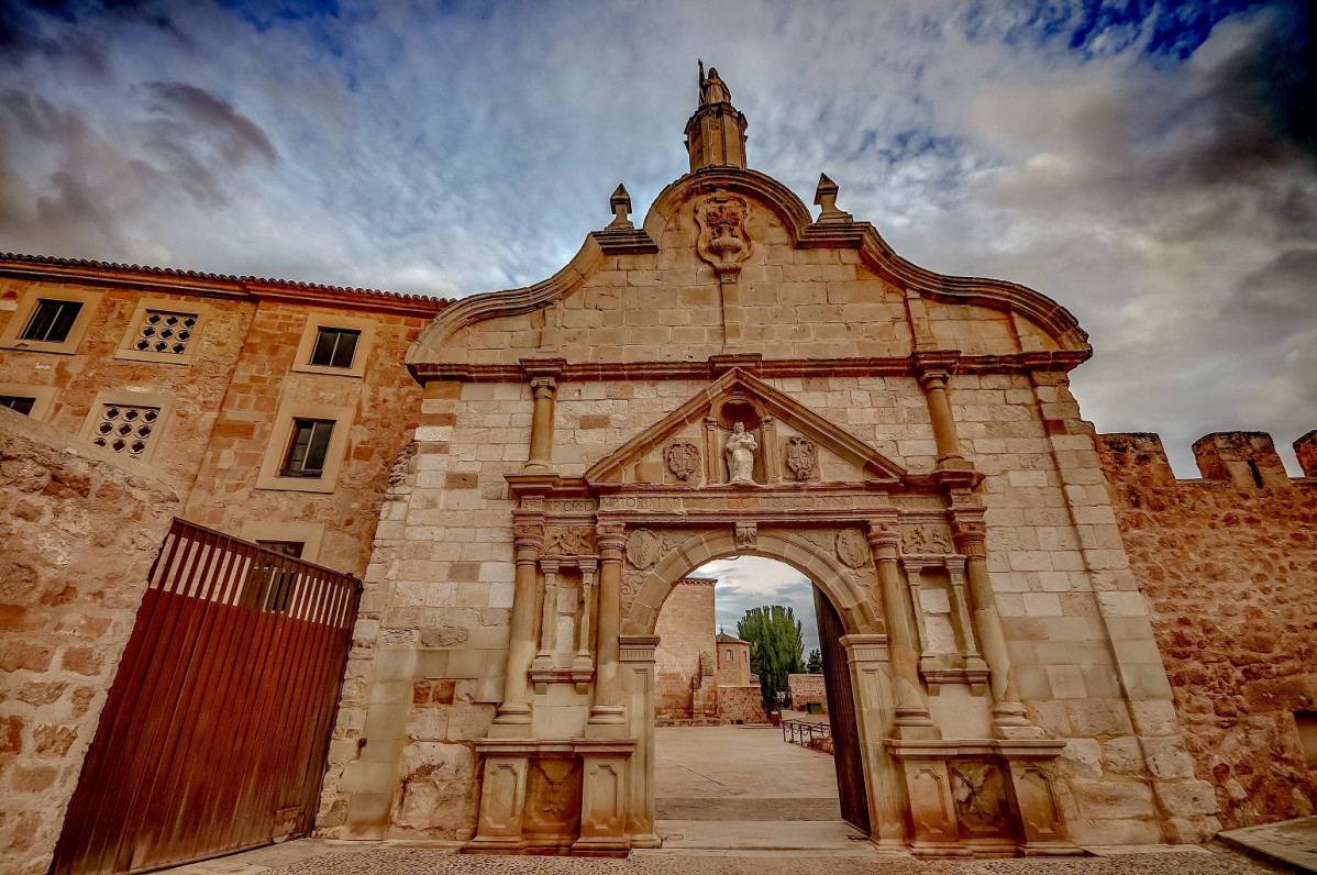 Santa Maru00eda de Huerta es famosa por el monasterio cisterciense que da nombre a la localidad, Soria Caminos del Cid