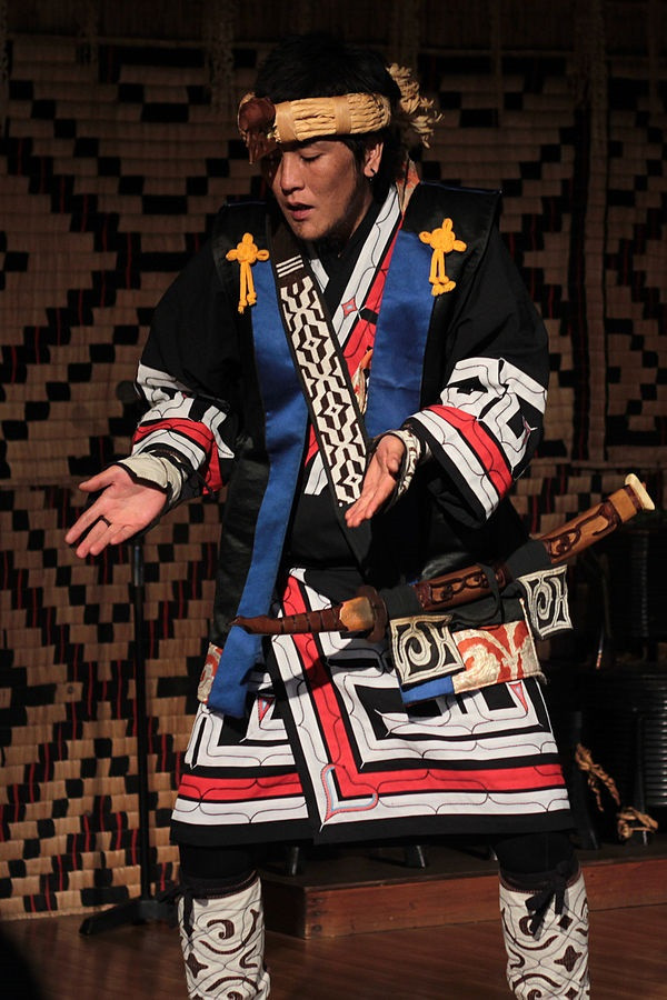 Hombre Ainu, Turismo Japón