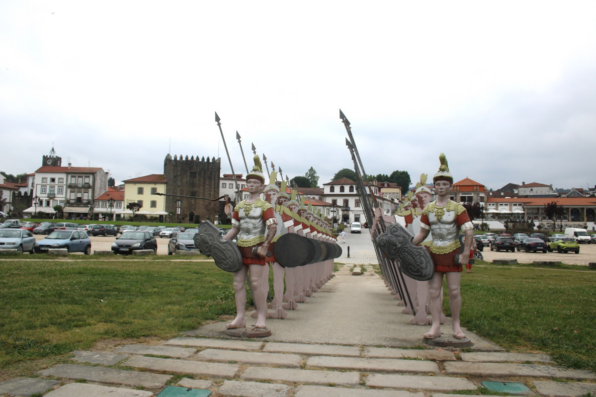 Ponte da Lima Conjunto  escultorico que evoca el paso de las legiones romanas del Rio Lima