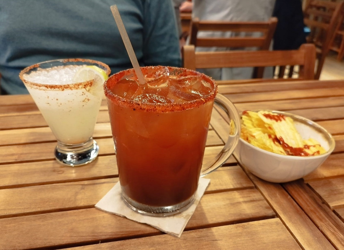 Bebidas de Clamatada y Margarita
