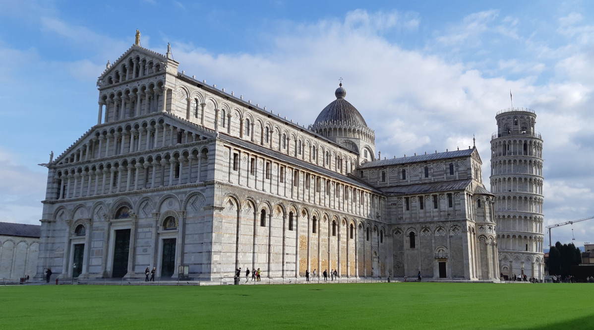 Catedral de Santa Maria Assunta, de Pisa, detras la Torre inclinada del campanario
