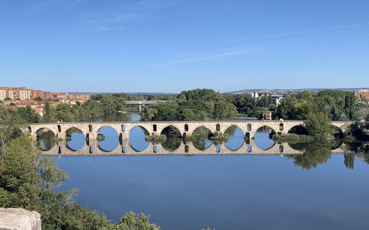 Zamora, Puente de Piedra y Puente de piedra sobre el ru00edo Duero, dos de los iconos de esta ciudad