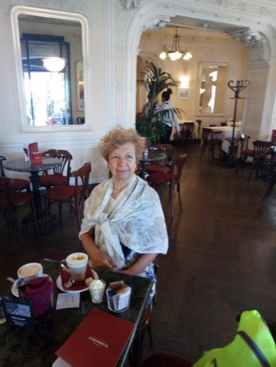 La autora en el Caffe Tommaseo
