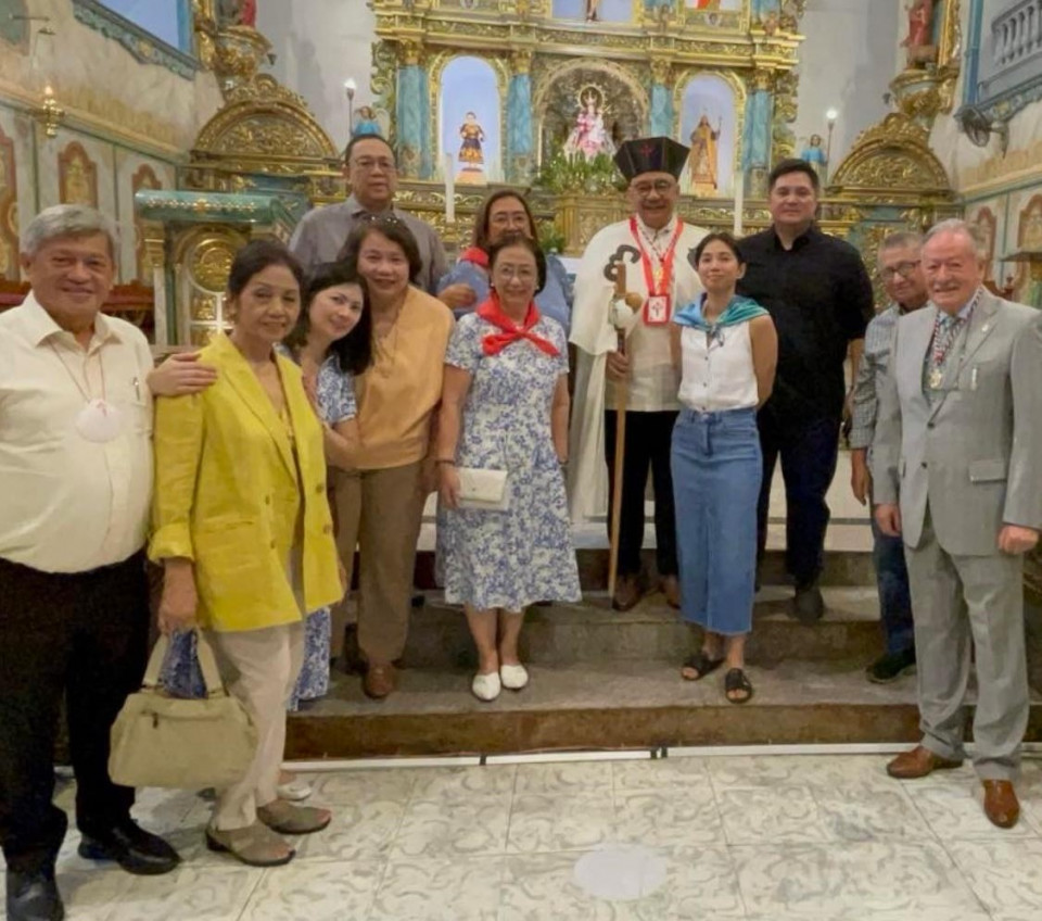 Algunos de los Asistentes a la ceremonia de nombramiento del Comendador en Filipinas Delfin Ferrer