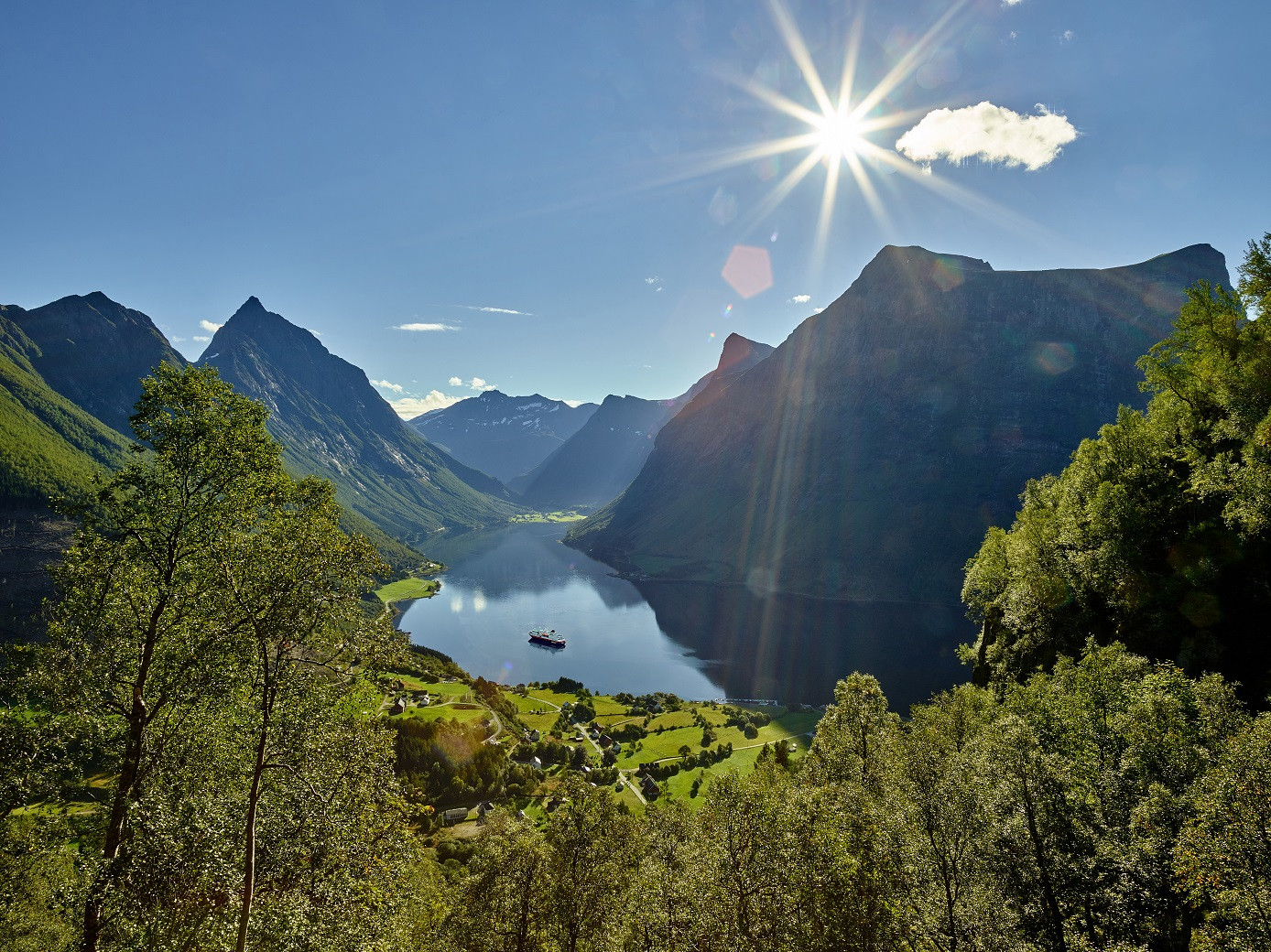 Hurtigruten Hjrundfjorden PANO Foto rjan Bertelsen 282 1