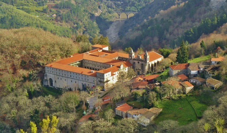 MonasteriodeSanEstevanderivasdosildesdeelmieradordelCastro