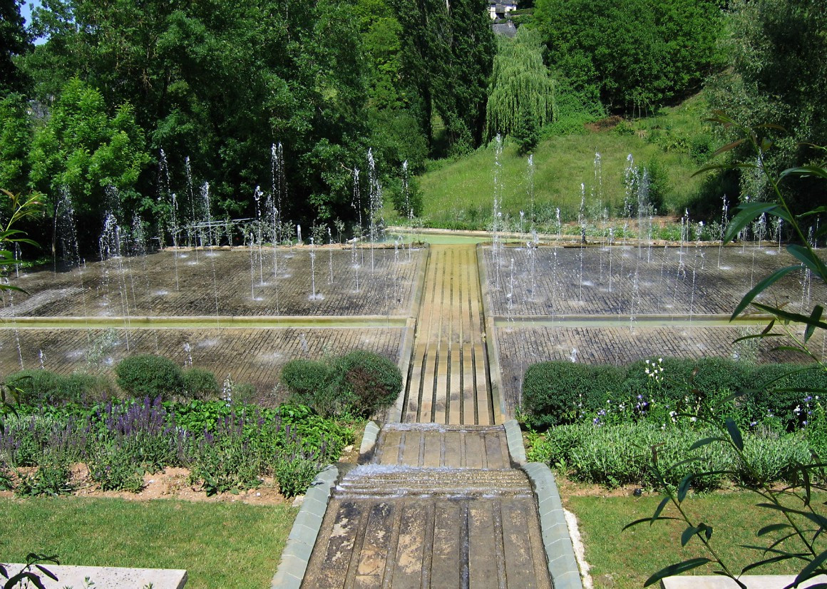 TerrassonLavilledieuFranceJardinsdelimaginario1delos13