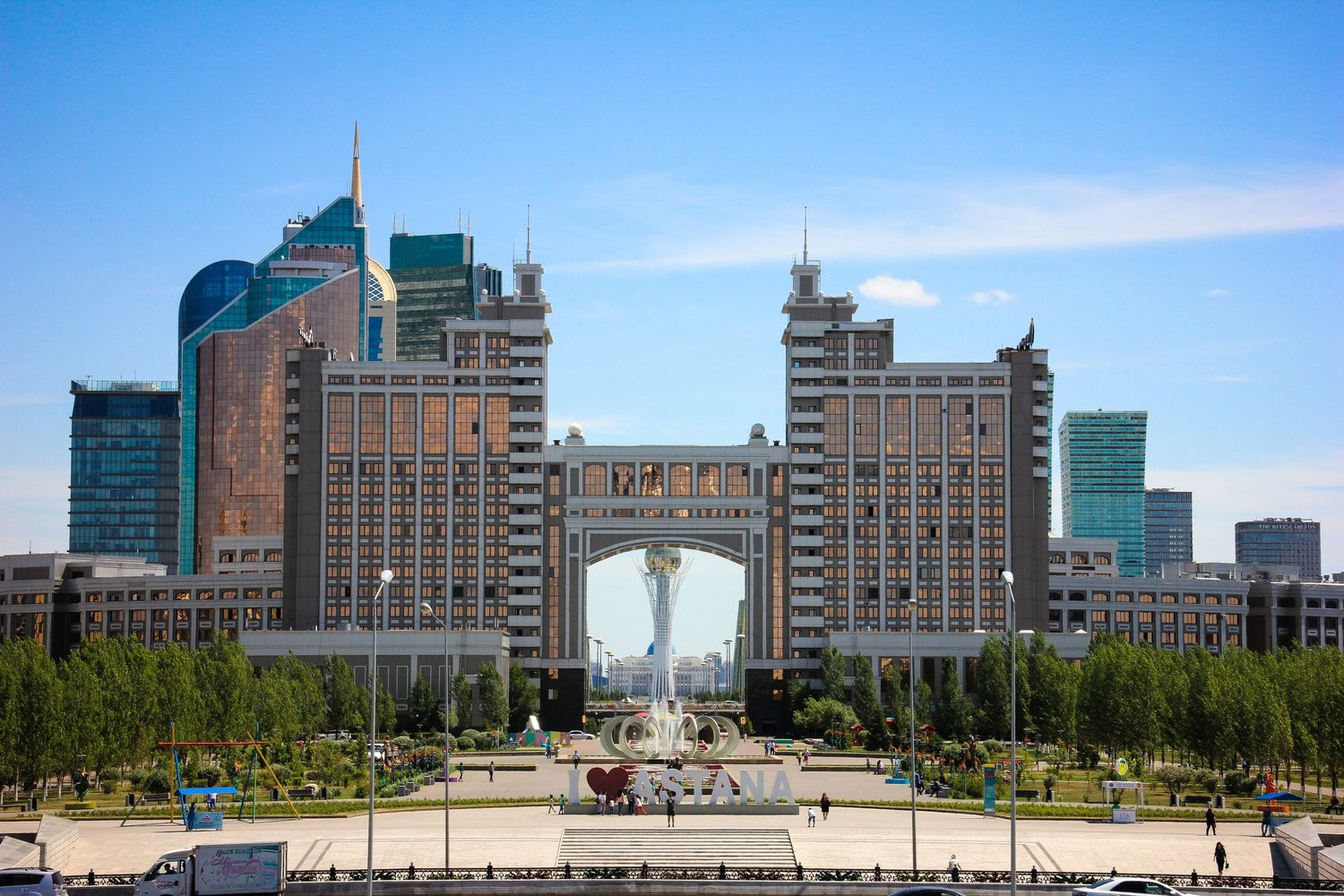 Astanakazakhstandowntownkazmunaygasloverspark