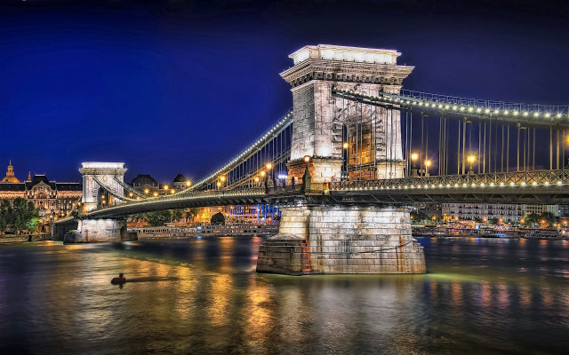 Budapestchainbridgehungarybridgenightcity