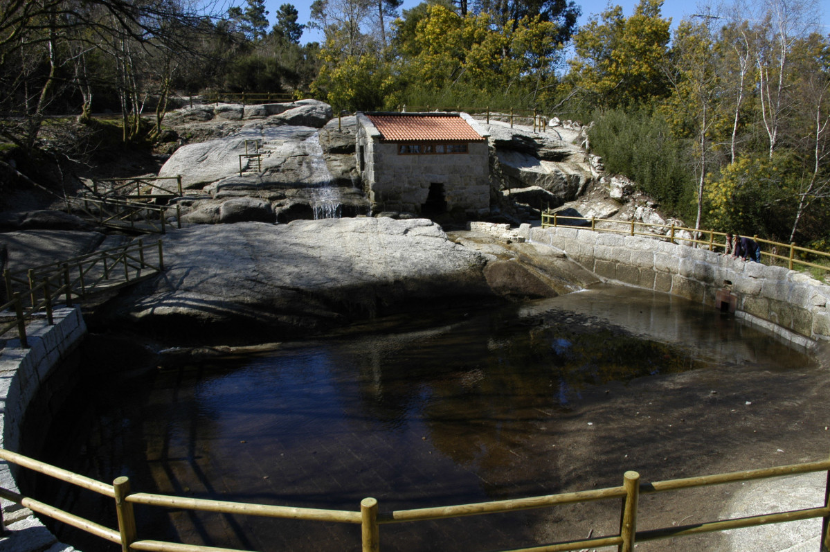 A veronza Carballeda de Avia  Poza de riego convertida en piscina natural