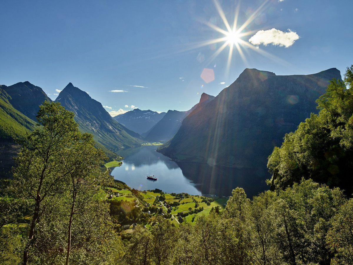 Hurtigruten Hju00f8rundfjorden PANO Foto u00d8rjan Bertelsen 282