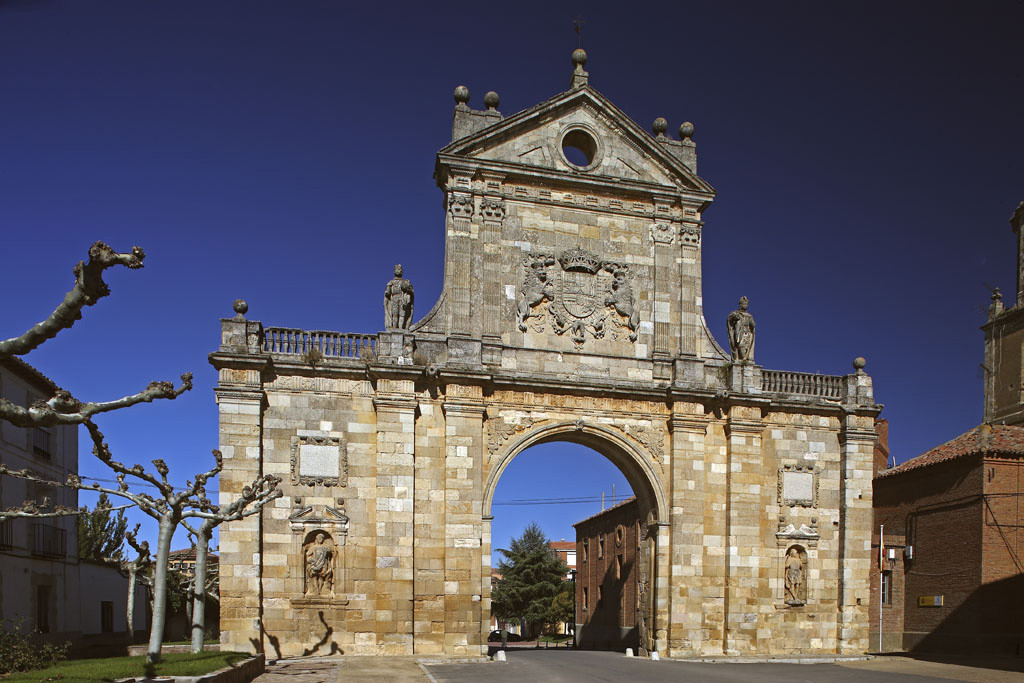 Sahagun06. Arco de San Benito