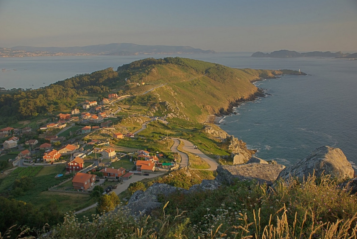 CANGAS DE MORRAZO   vista del cabo Home, de las islas Cu00edes, de la isla de Ons y de las ru00edas de Vigo y Pontevedra
