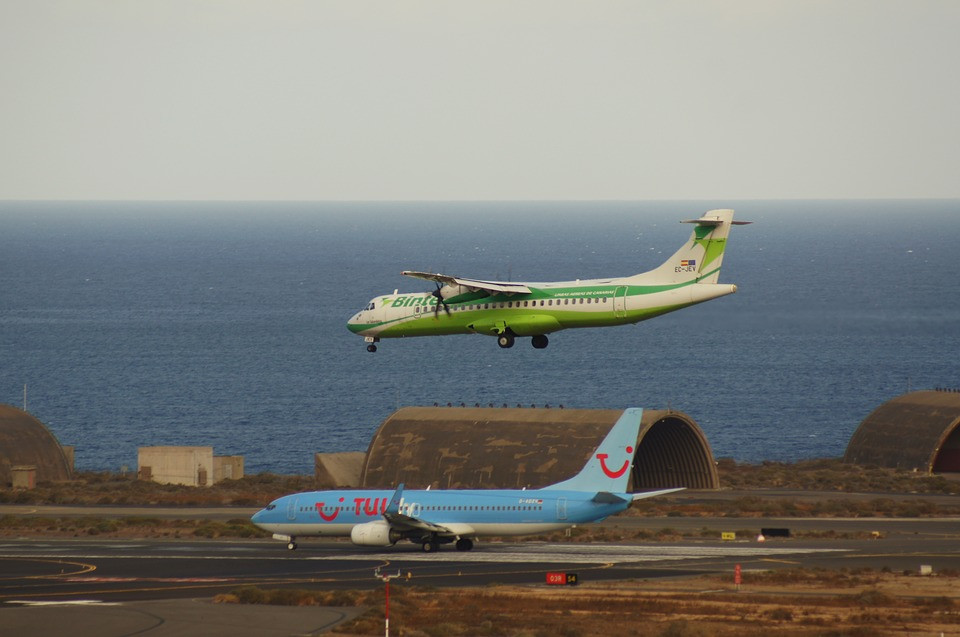 Airport 2409600 960 720 (1)