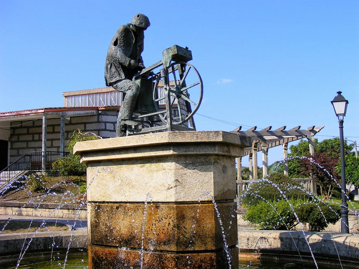 Monumento al afilador, Luintra ( Ourense)