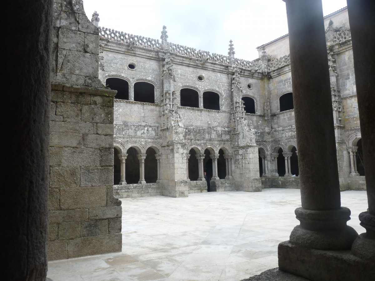 Ourense Monasterio se Santo Estevo Claustro de los Obispos