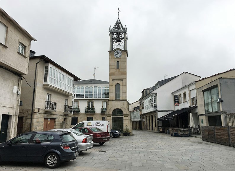 Ourense trives Iglesia Parroquial, en pleno centro de la localidad
