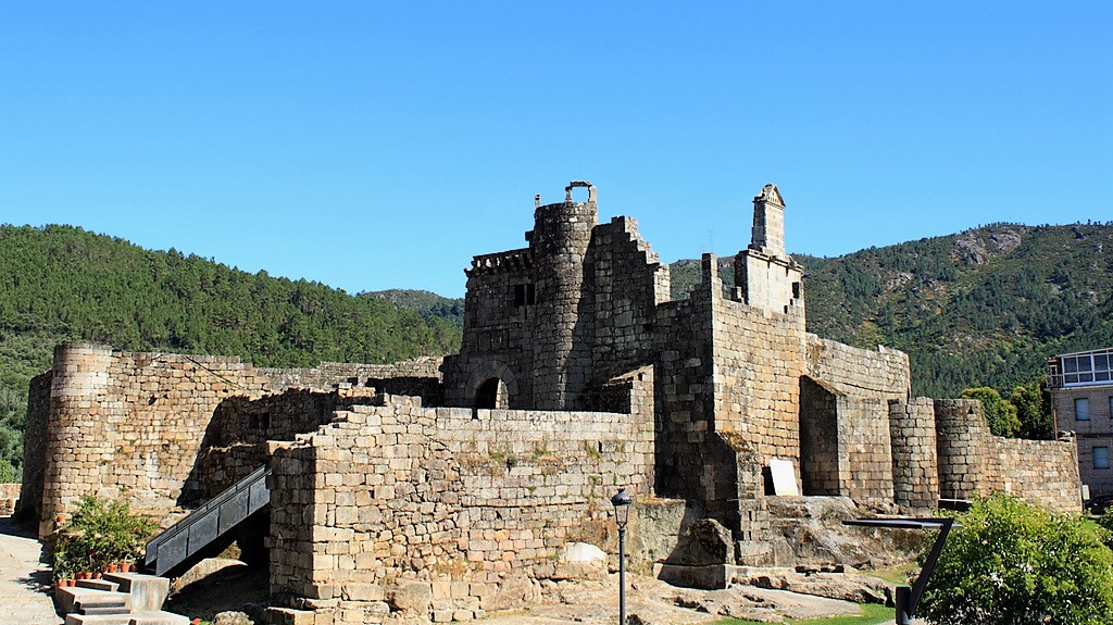 Ourense castillo de Ribadavia