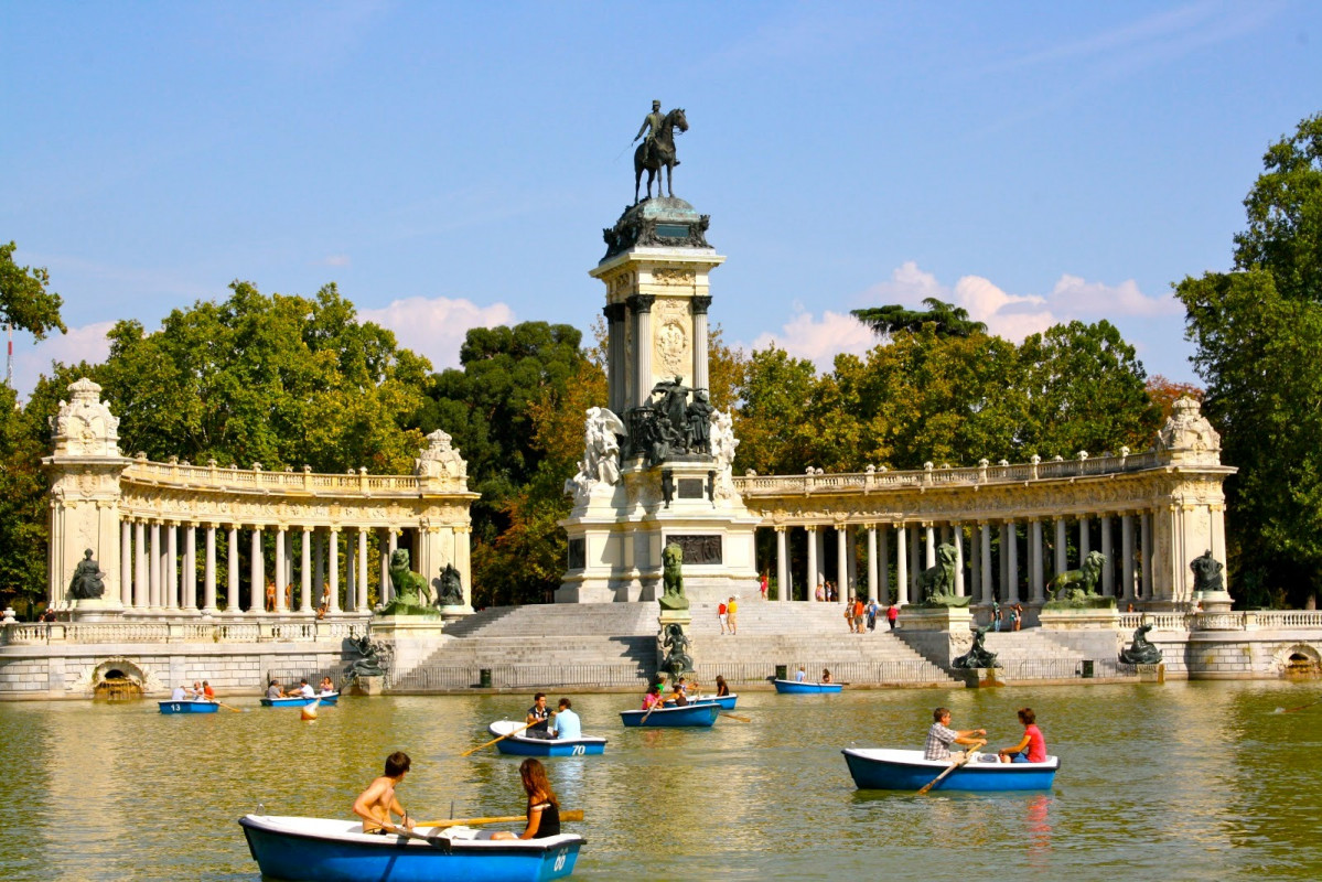 Madrid retiro park lake