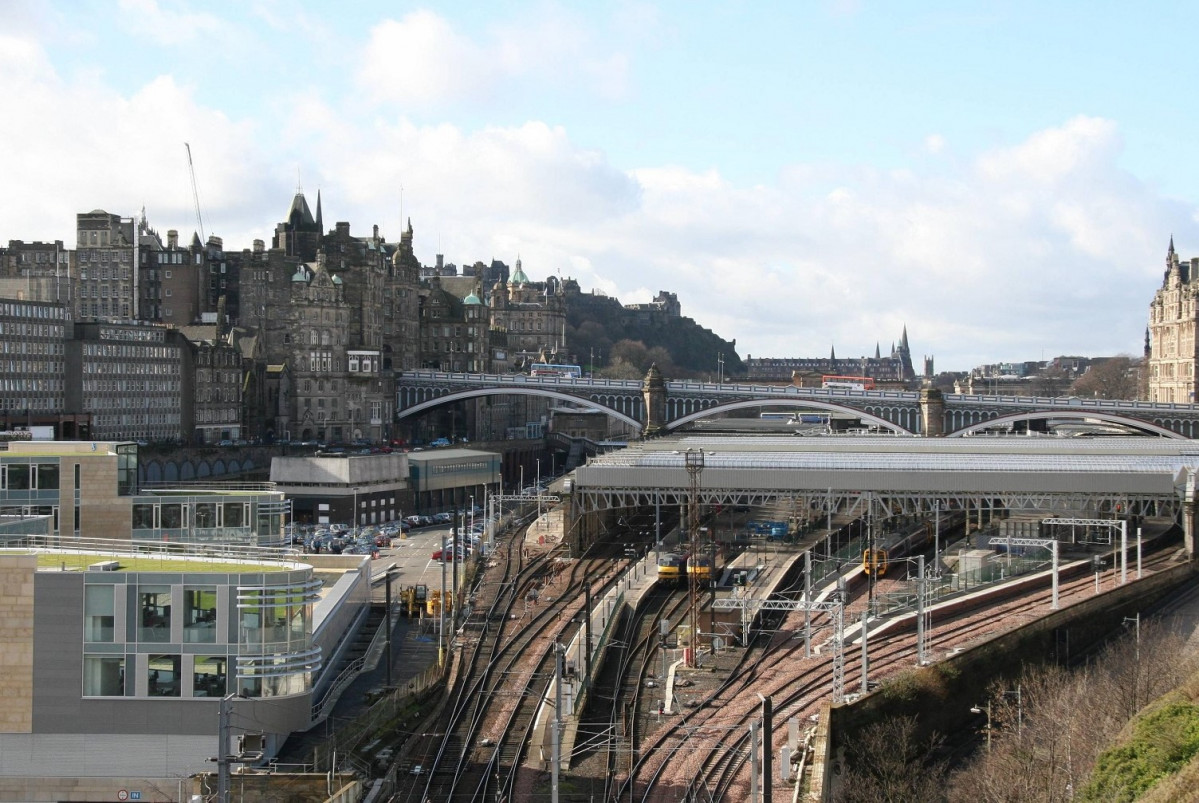 Edinburgh Waverley Station 1550 (2)