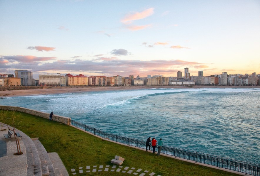 A Coruu00f1a, playa de riazor