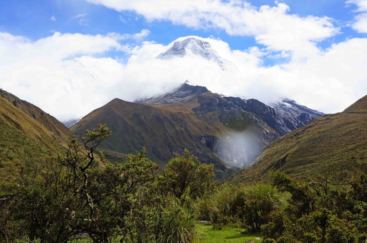 Peru00fa Vista del monte Yanarahu, Parque Nacional Huascaru00e1n