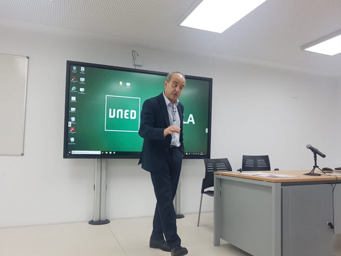 Ricardo Mairal Usu00f3n, nuevo rector de la UNED (2)