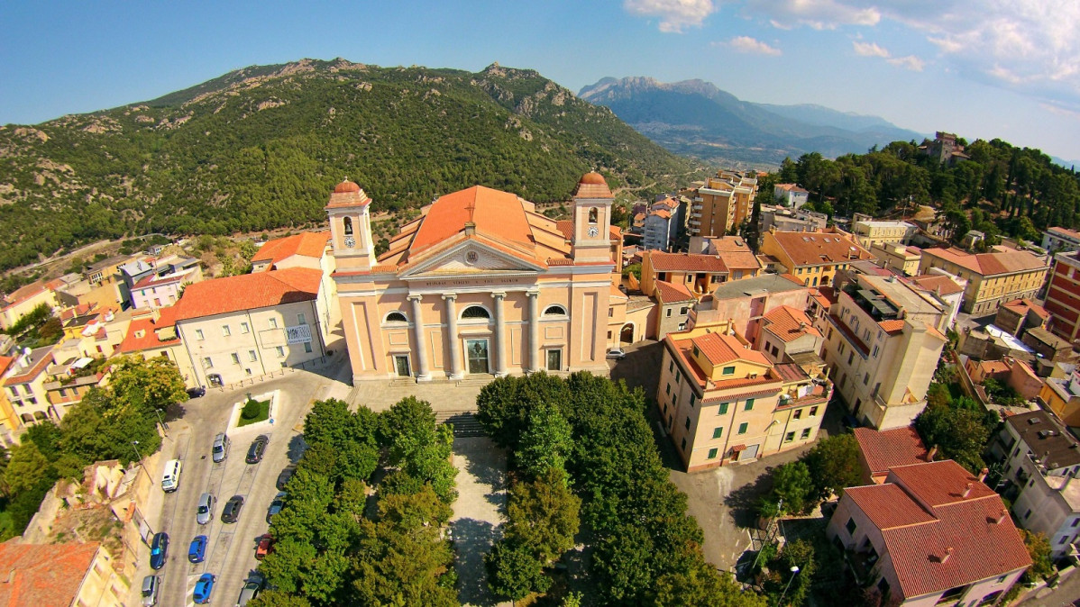 Cerdeu00f1a nuoro cattedrale di santa maria della neve vista dal drone
