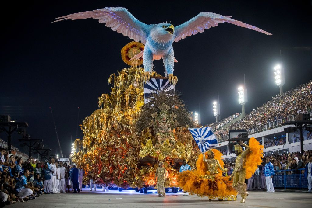 Bailarines de la escuela de samba portela desfilan en el sambodromo getty images 2