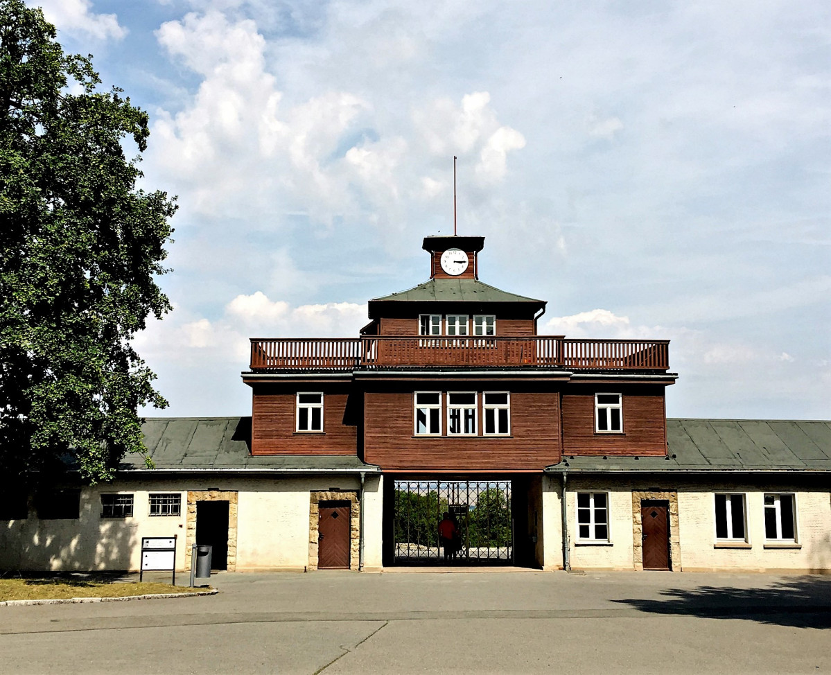 Buchenwald clock tower  y entrada