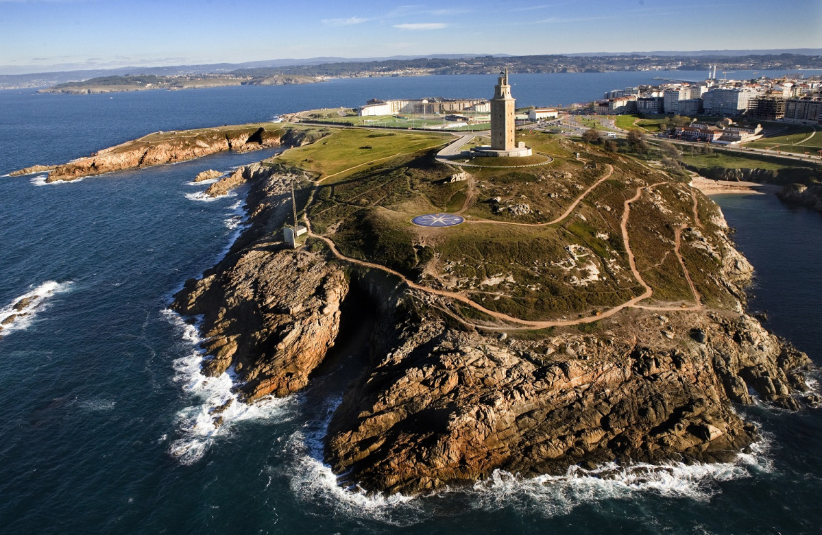 A Coruu00f1a aerea torre hercules