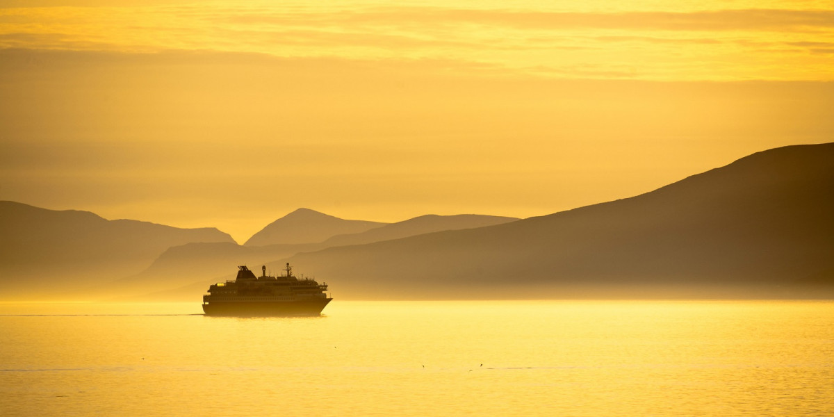 Hurtigruten verano Sol de Medianoche (1524