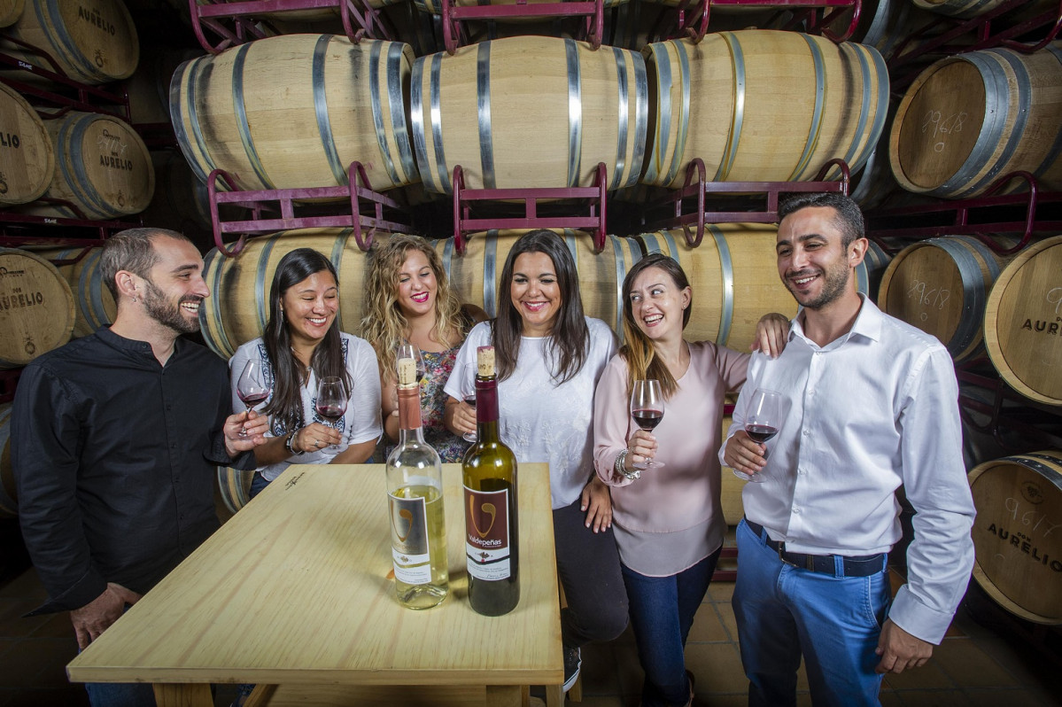 Ruta del Vino de Valdepeu00f1as. Cata en bodega 1540