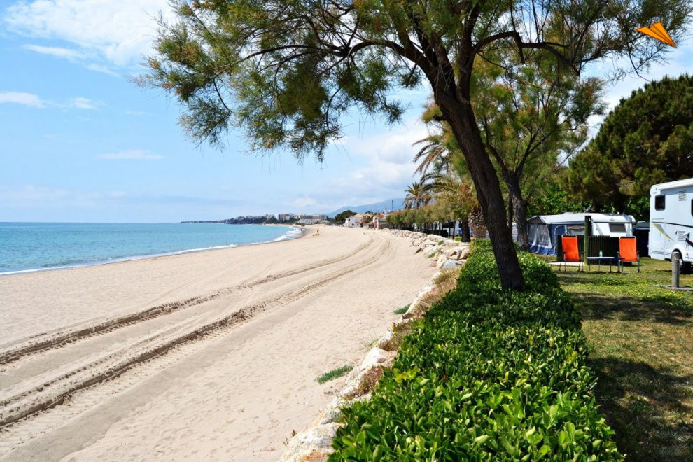 Camping playa del playa montroig camping resort turismo tarragona
