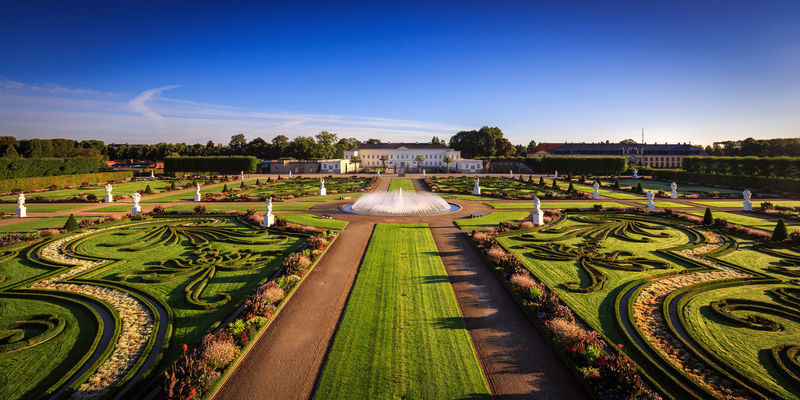 Großer Garten mit Schloss Herrenhausen panorama
