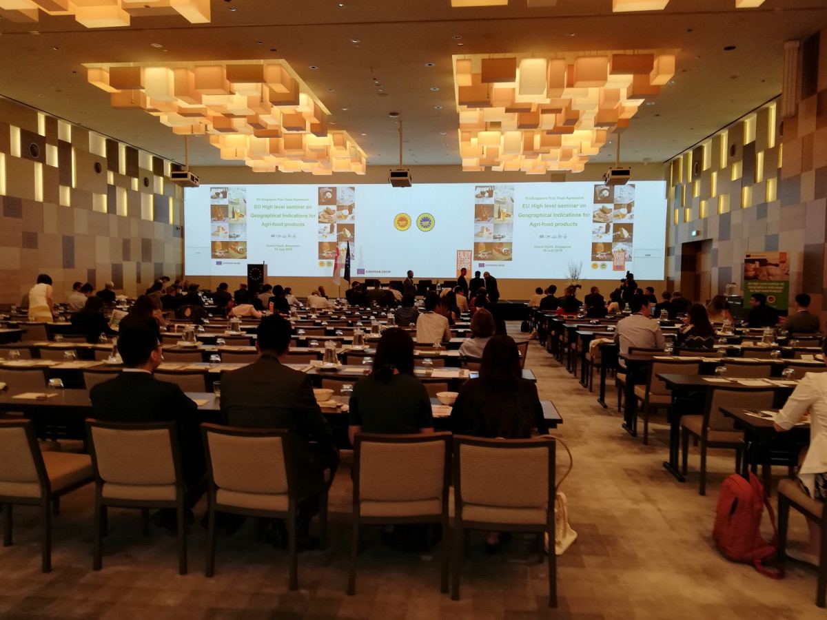 Sala del Seminario de Alto Nivel en Singapur 1600