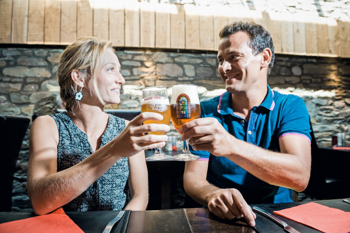 000004827 WBT   Bruno Dalimonte Saint Hubert   La Table des Champions   beer