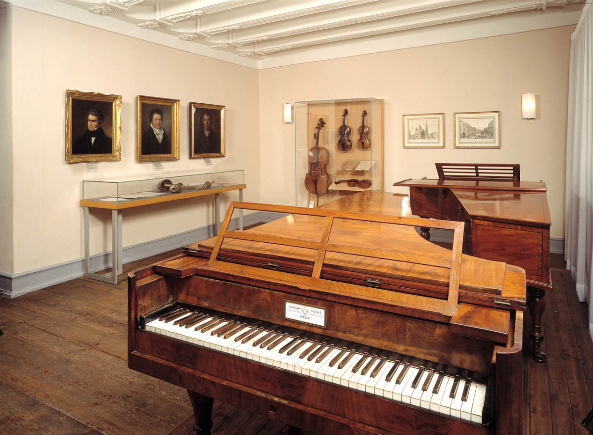Beethoven Haus Fluegelzimmer mit Graf RET