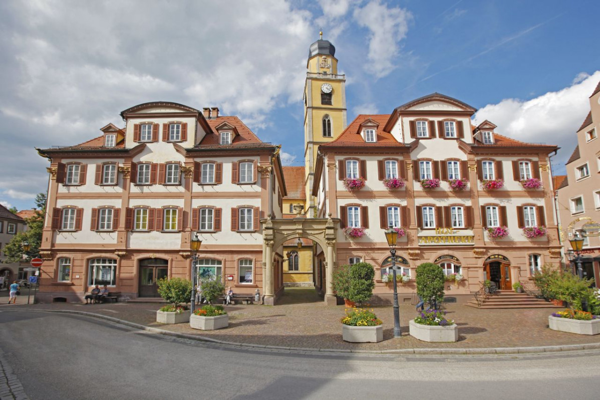 Zwilingshuser am Marktplatz Nahaufnahme   Rechte MGH